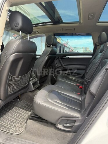 Audi Q7-9