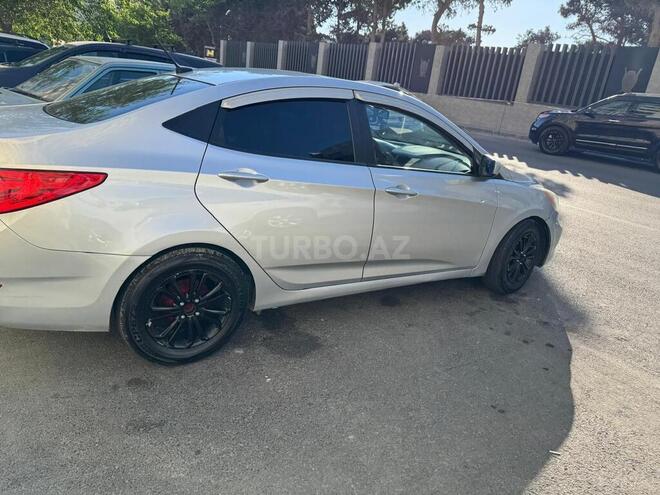 Hyundai Accent-4