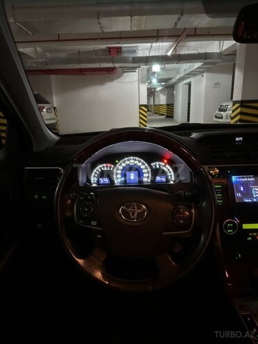 Toyota Camry-12