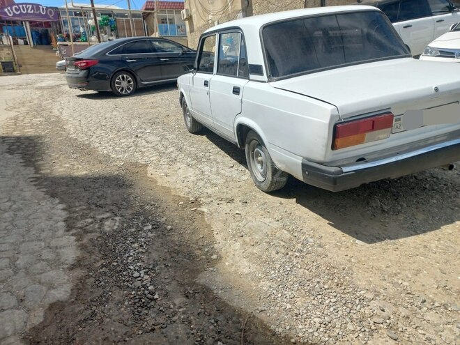 LADA (VAZ) 2107-2