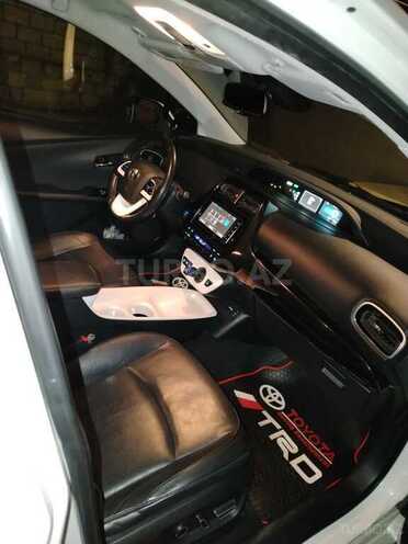 Toyota Prius-10
