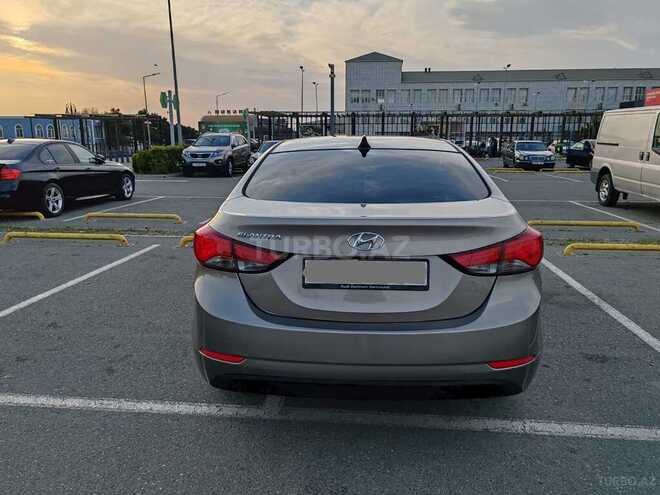 Hyundai Elantra-2