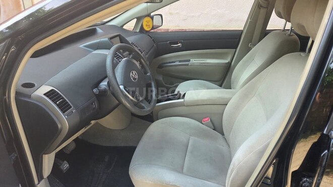 Toyota Prius-7