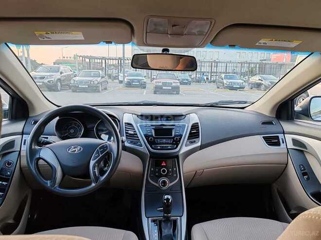 Hyundai Elantra-3