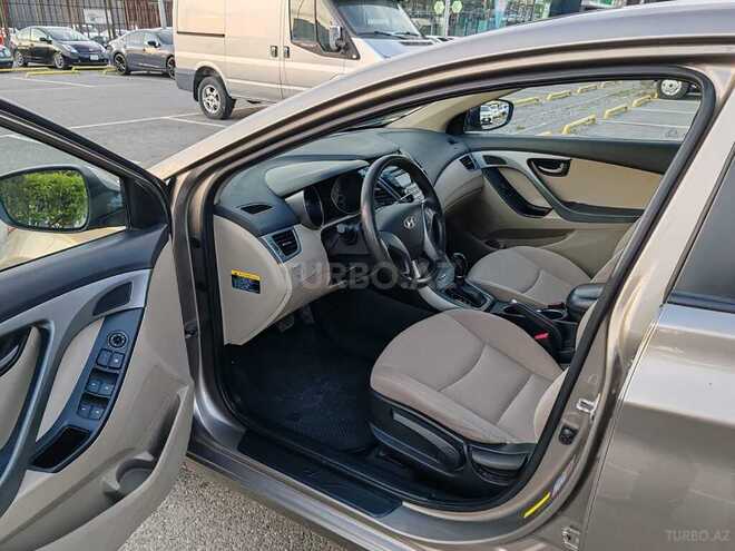 Hyundai Elantra-8