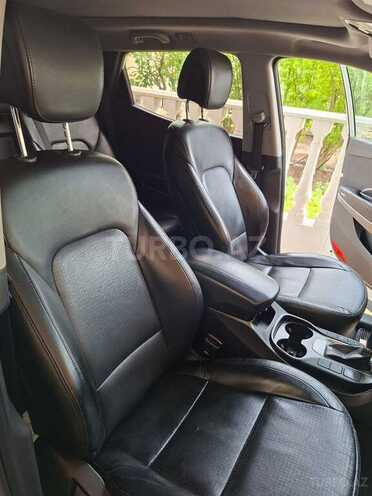 Hyundai Santa Fe-12