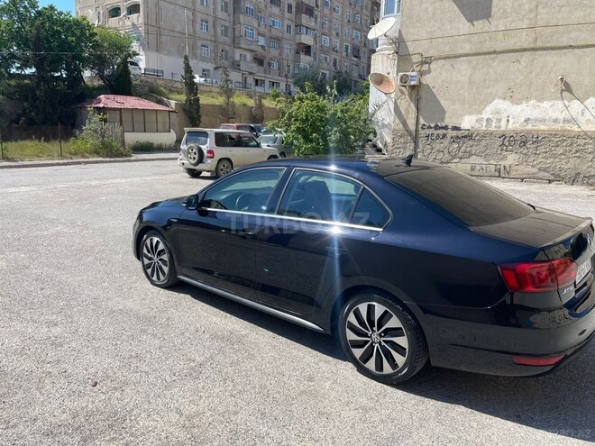 Volkswagen Jetta-11