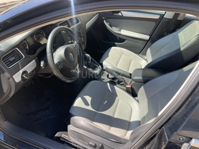 Volkswagen Jetta-16