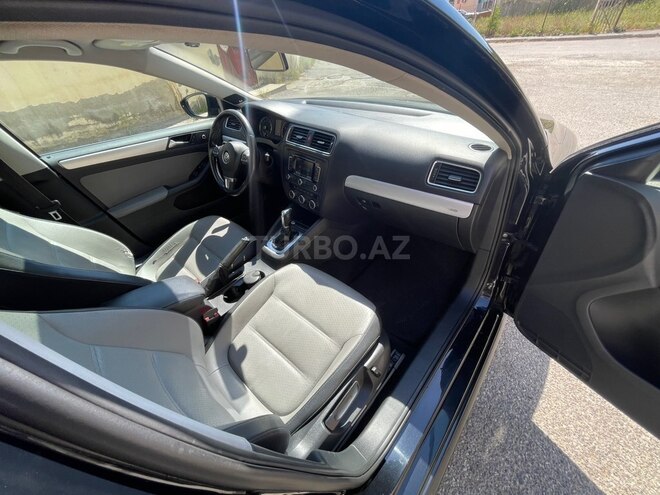 Volkswagen Jetta-14