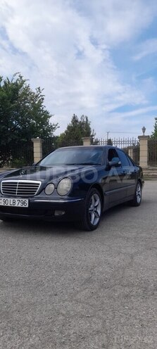 Mercedes E 220-1