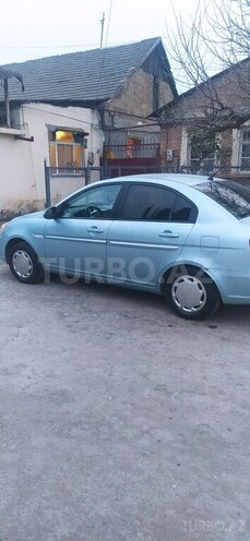 Hyundai Accent-2