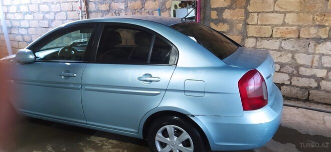 Hyundai Accent-4