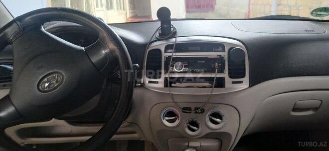 Hyundai Accent-7