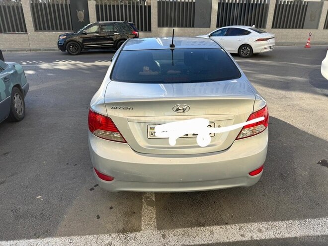 Hyundai Accent-2
