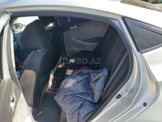 Hyundai Accent-5