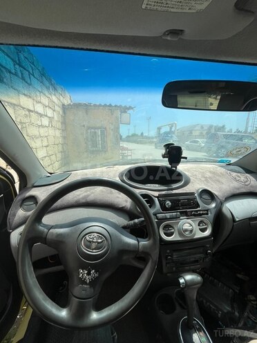 Toyota Vitz-5