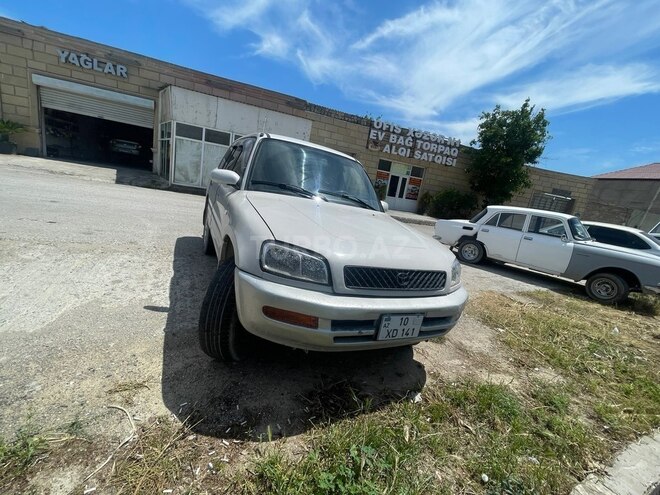 Toyota RAV4-1