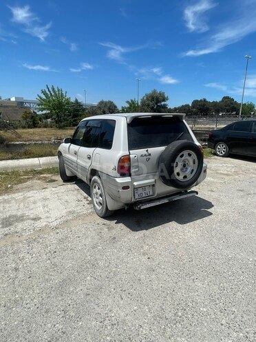 Toyota RAV4-4