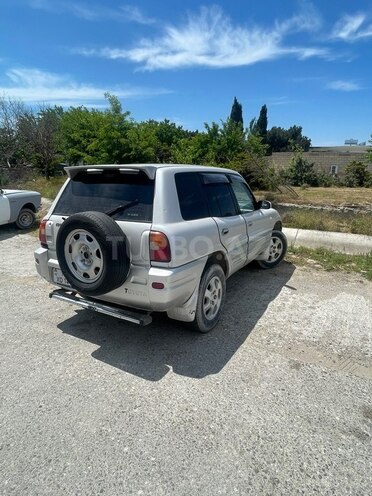 Toyota RAV4-3