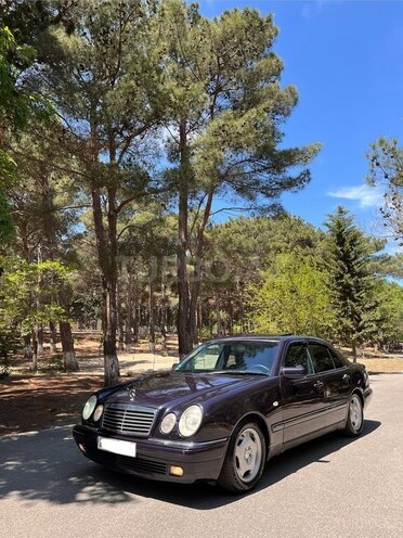 Mercedes E 240-6