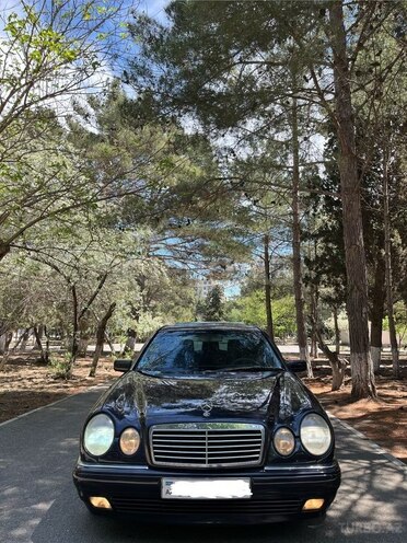 Mercedes E 240-2