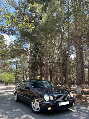 Mercedes E 240-3
