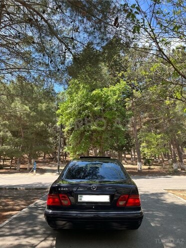 Mercedes E 240-9
