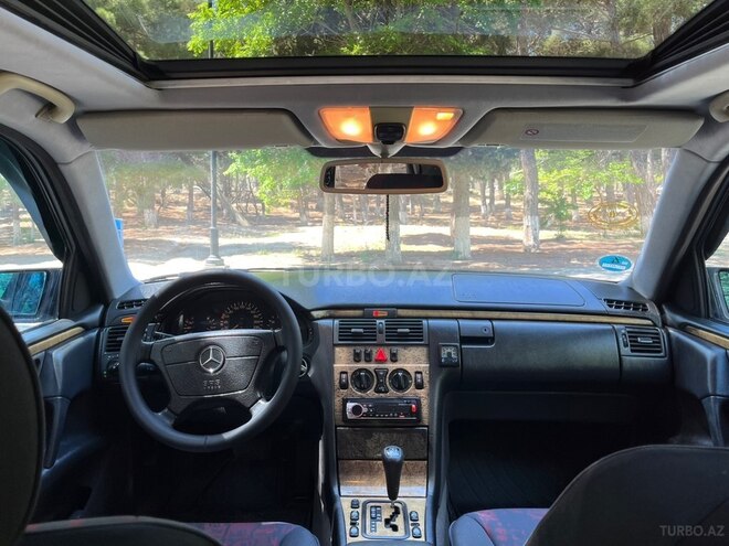 Mercedes E 240-19