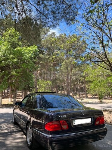 Mercedes E 240-8