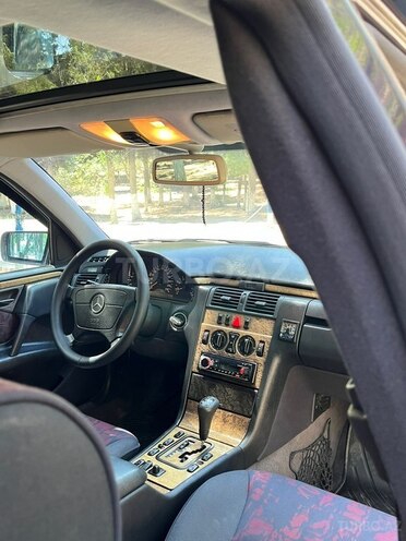 Mercedes E 240-20