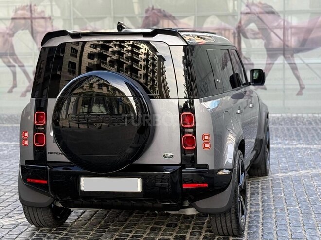 Land Rover Defender-7
