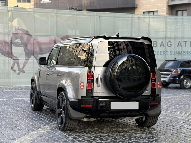 Land Rover Defender-6