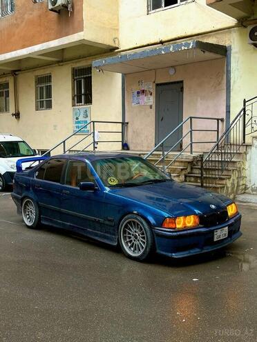 BMW 320-2