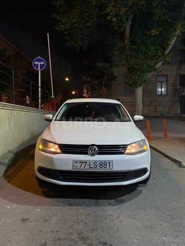 Volkswagen Jetta-1