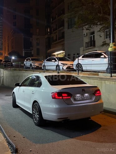 Volkswagen Jetta-5