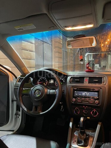 Volkswagen Jetta-9