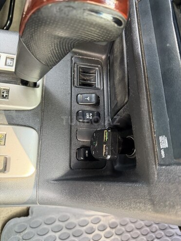 Mitsubishi Pajero-12
