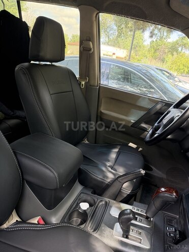Mitsubishi Pajero-16