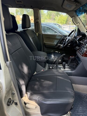 Mitsubishi Pajero-14