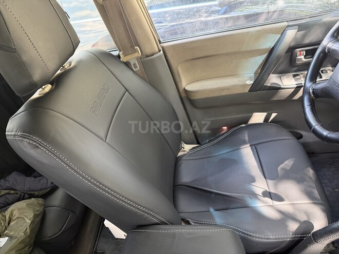 Mitsubishi Pajero-10