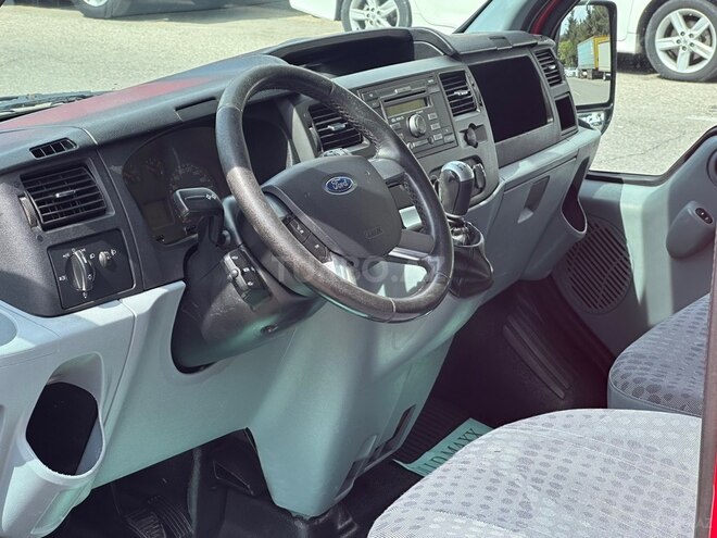 Ford Transit-11