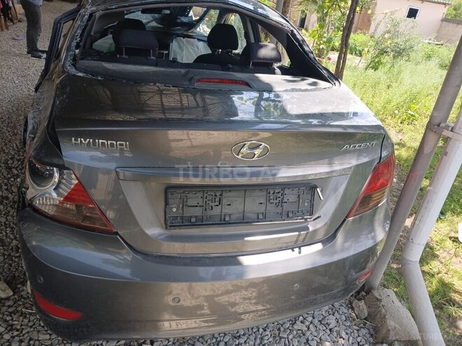 Hyundai Accent-6