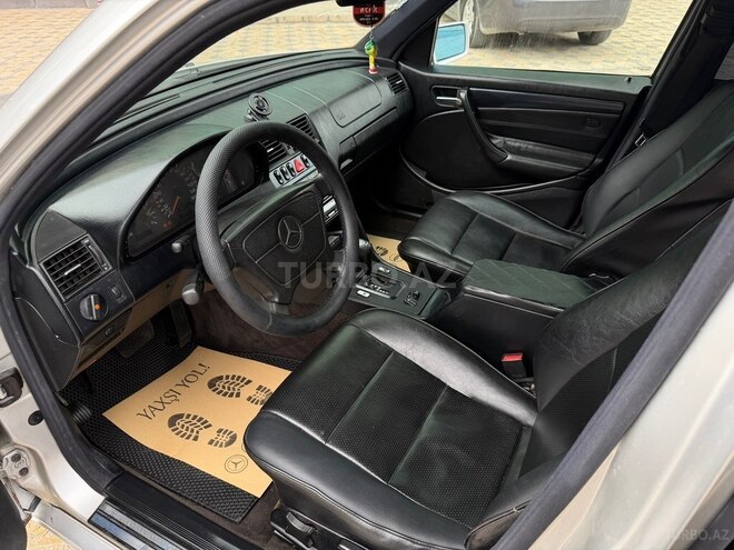 Mercedes C 240-11