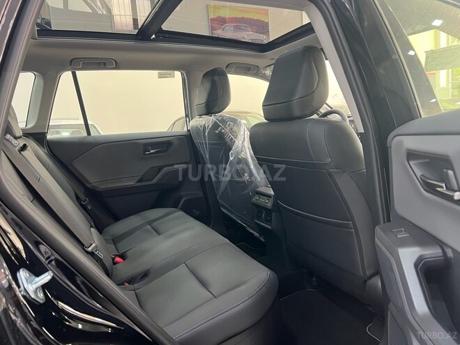 Toyota RAV4-12