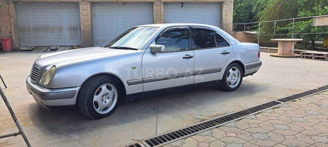 Mercedes E 240-9