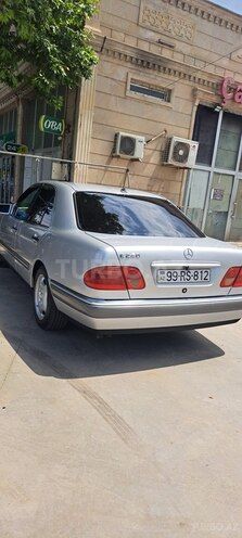 Mercedes E 240-8
