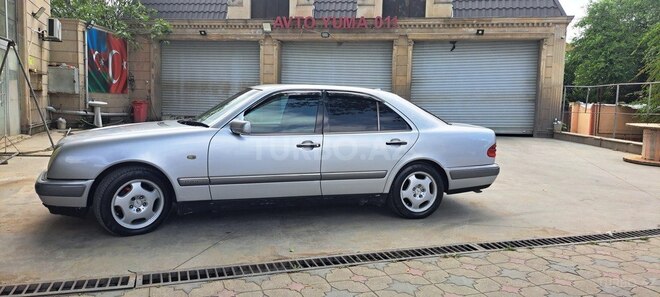 Mercedes E 240-2