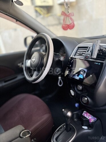 Nissan March-9