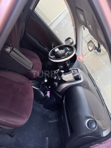 Nissan March-8