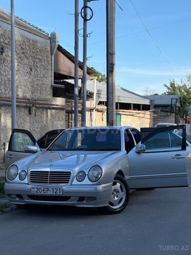 Mercedes E 200-1